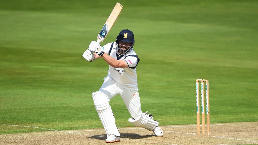 Rhodes Fires, Livingstone Takes Winning Catch – LVE English County Championship Wrap – Round 8